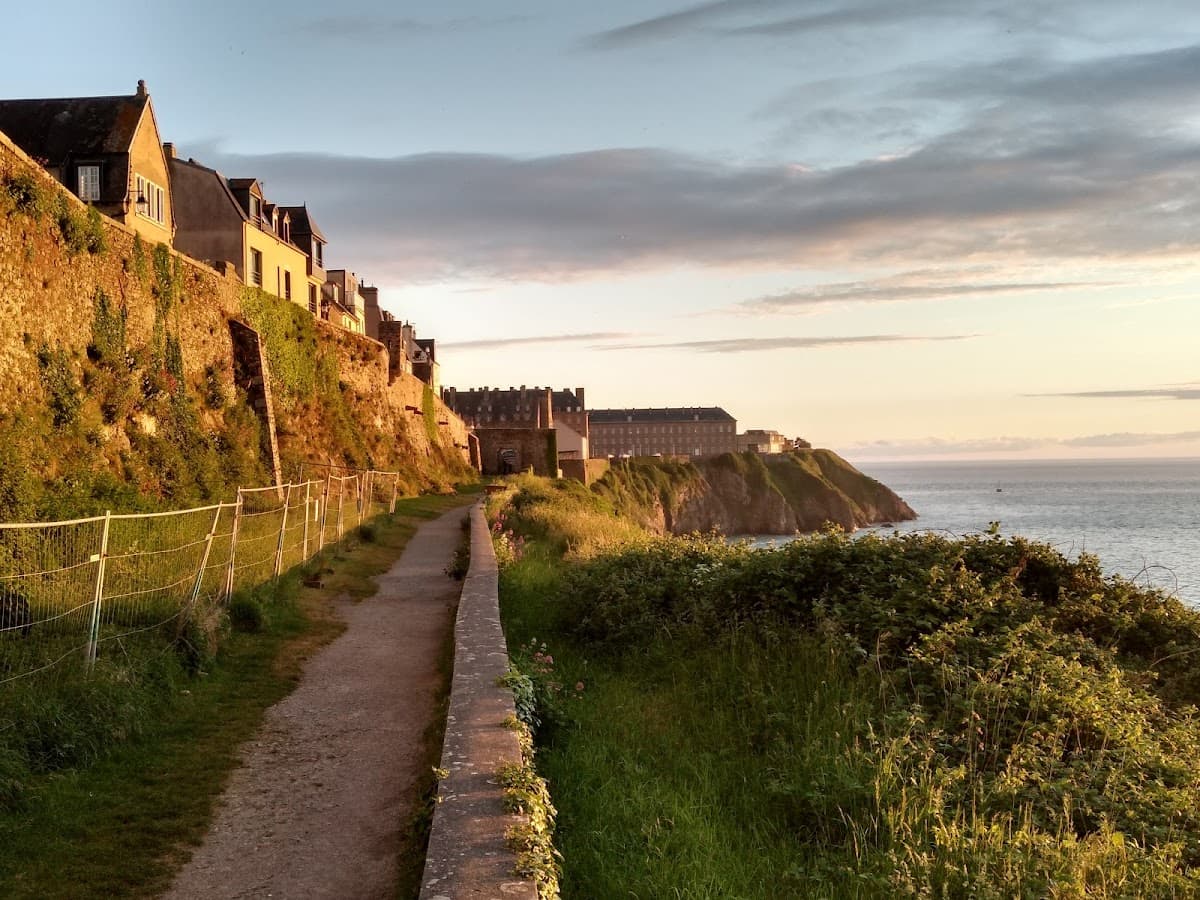 Au Bout du Quai — destination wedding venue in 50400 Granville, France