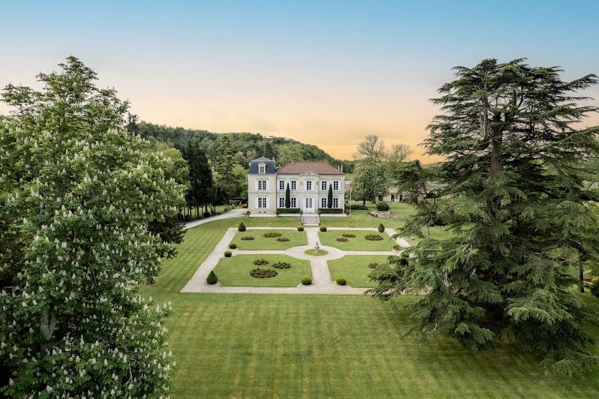 Château De Garde: destination wedding venue in 33420 Moulon, France