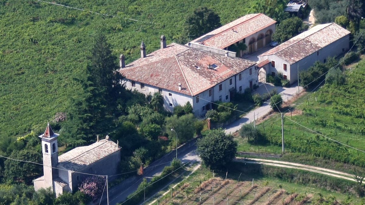 Farm of the "Pieve": destination wedding venue in Bardolino, Italy