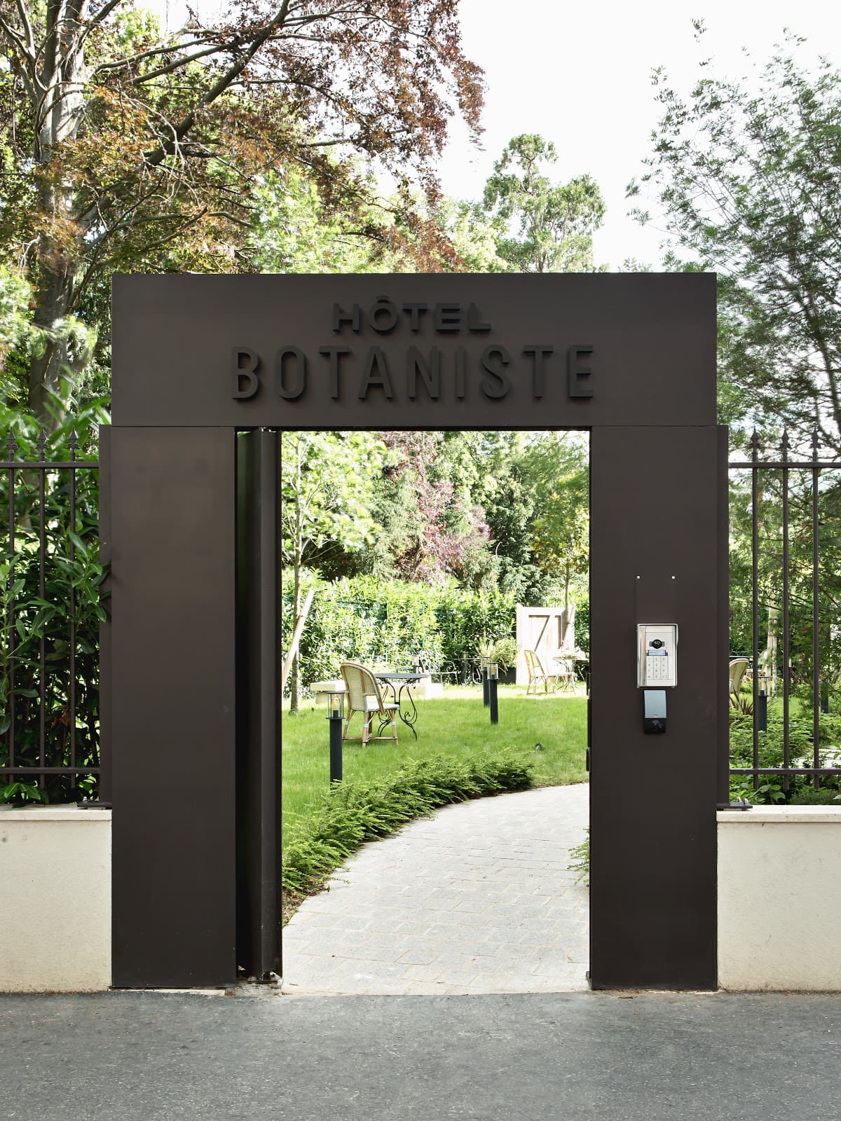 Hôtel Botaniste: destination wedding venue in 75016 Paris, France
