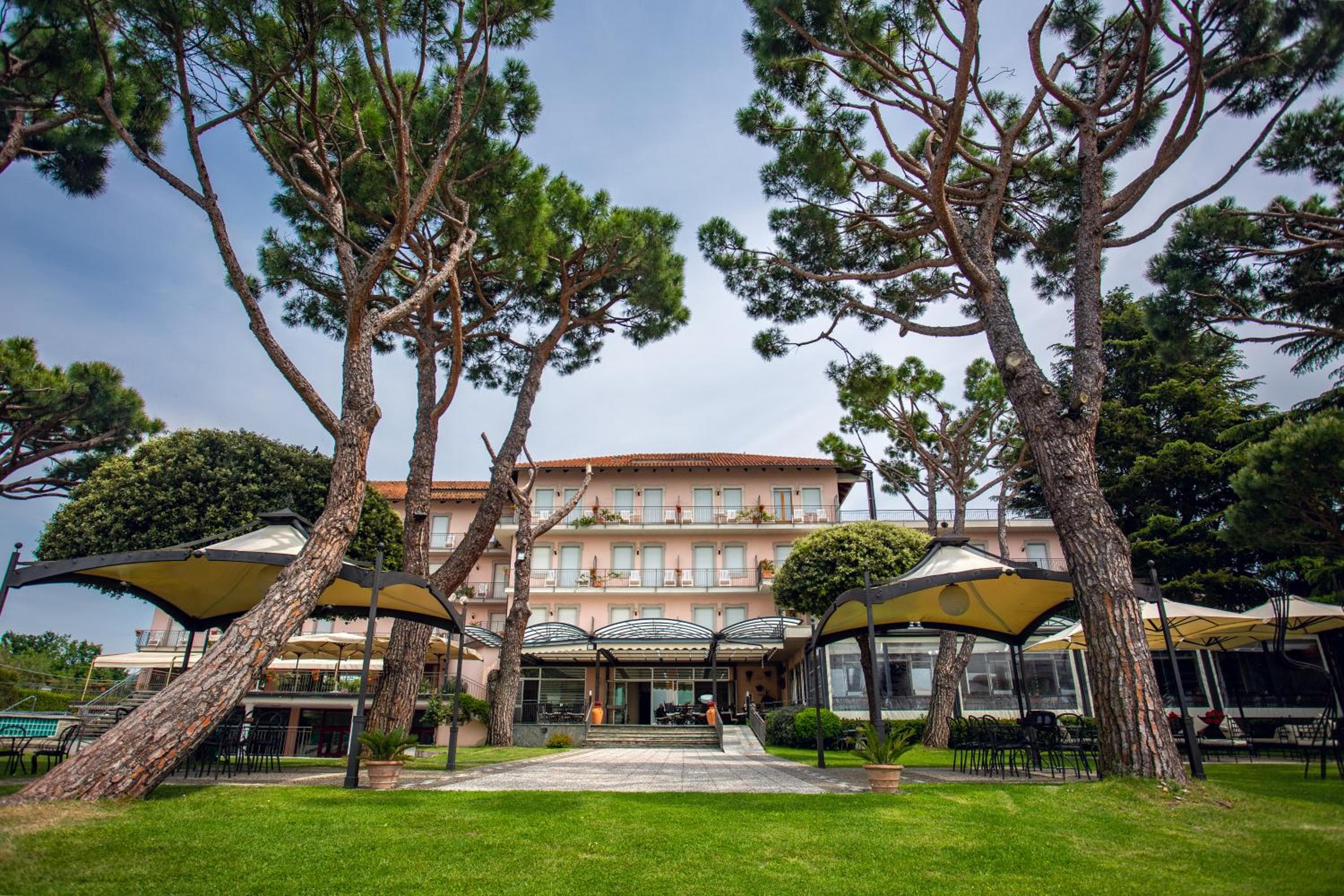 Hotel Marina, wedding venue in Viverone, Italy