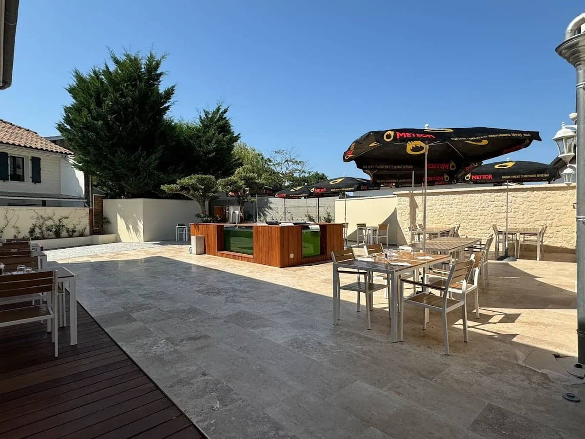 La Paillote: destination wedding venue in 33620 Cavignac, France