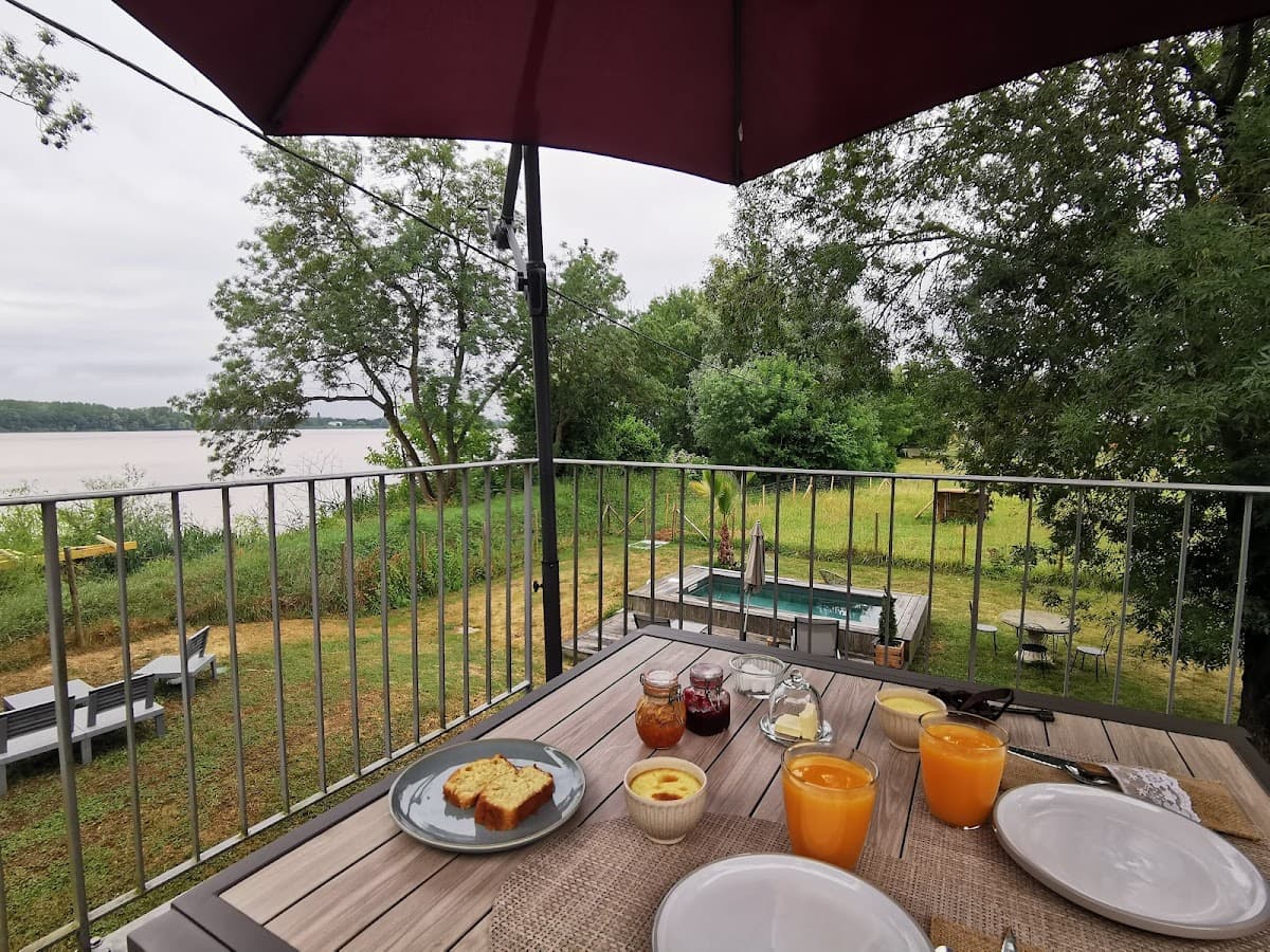 La Rivière B&B: destination wedding venue in 33240 Asques, France