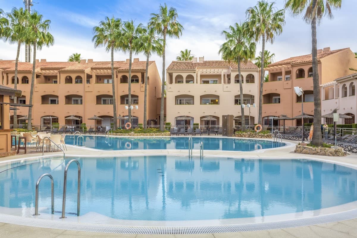Los Amigos Beach Club: destination wedding venue in Málaga, Spain