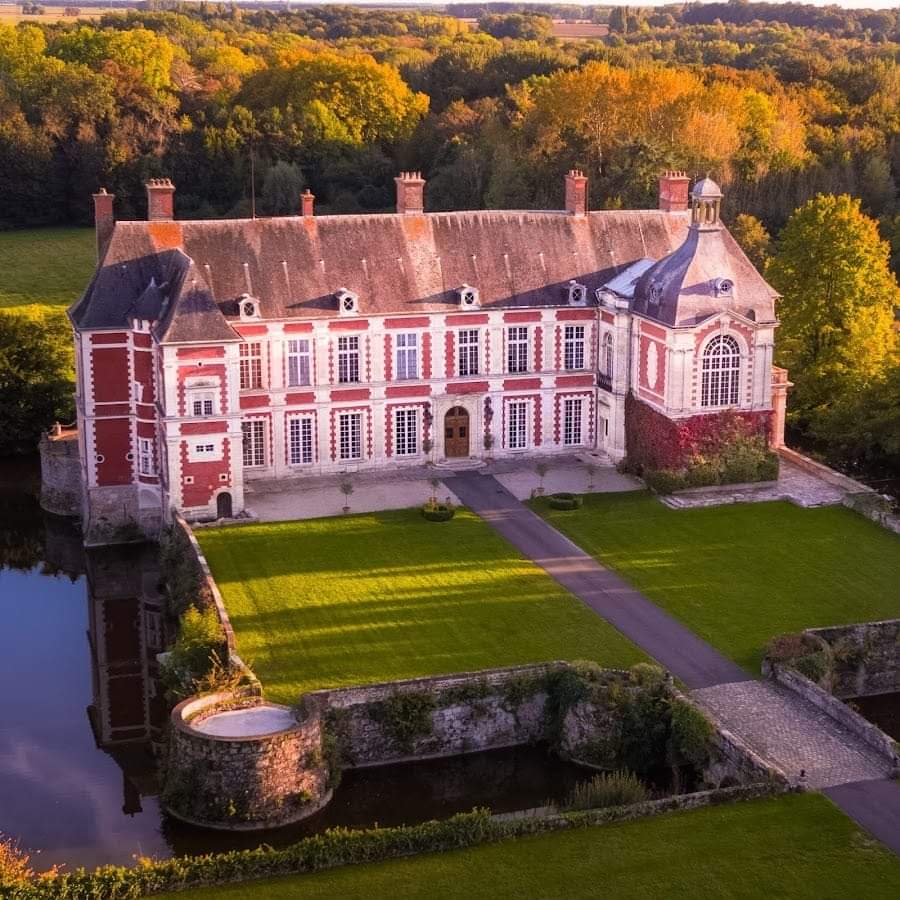 Château de Lésigny — destination wedding venue in 77150 Lésigny, France
