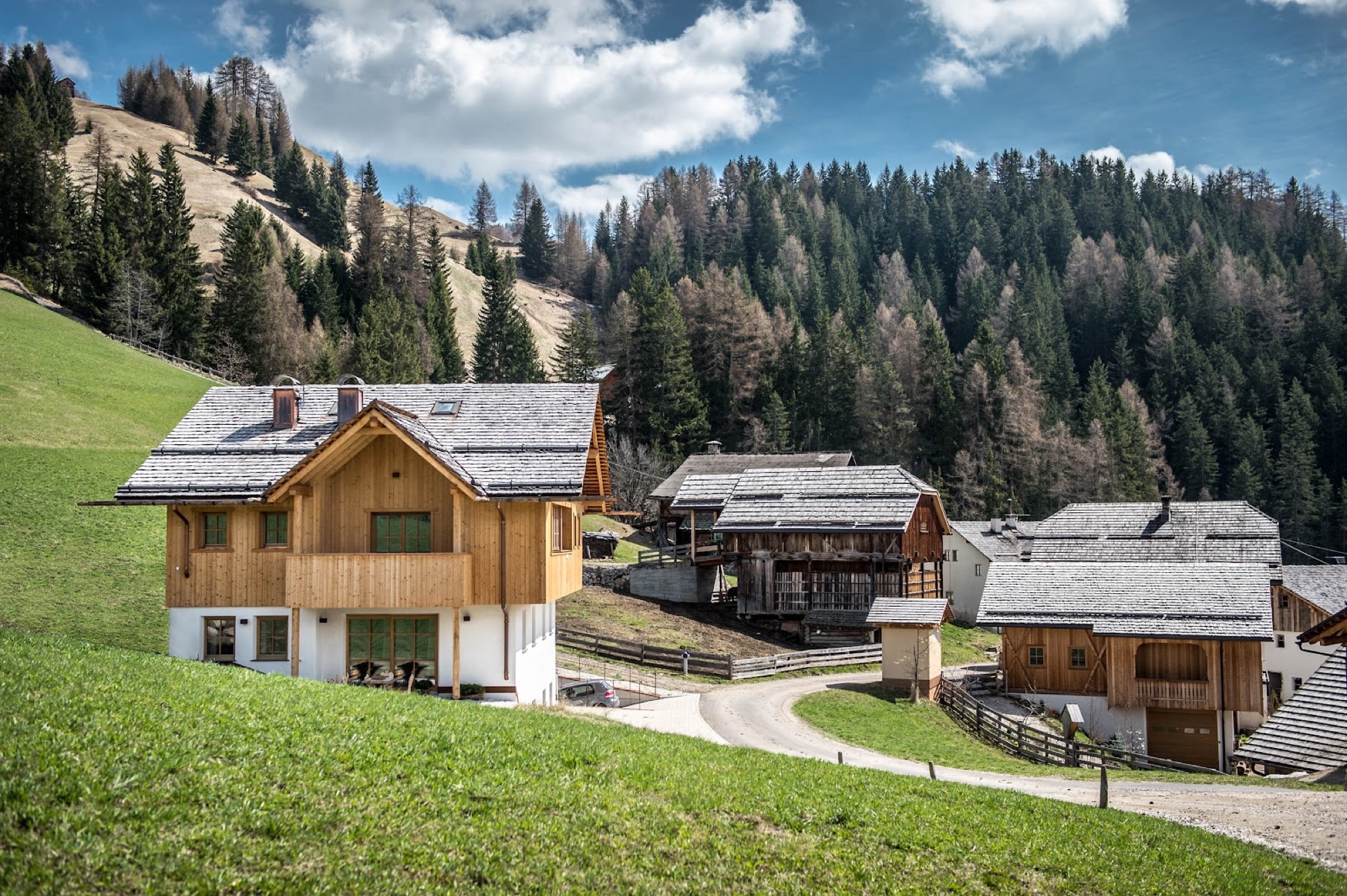 Mountain Chalet Pia alone on the meadows of La Val