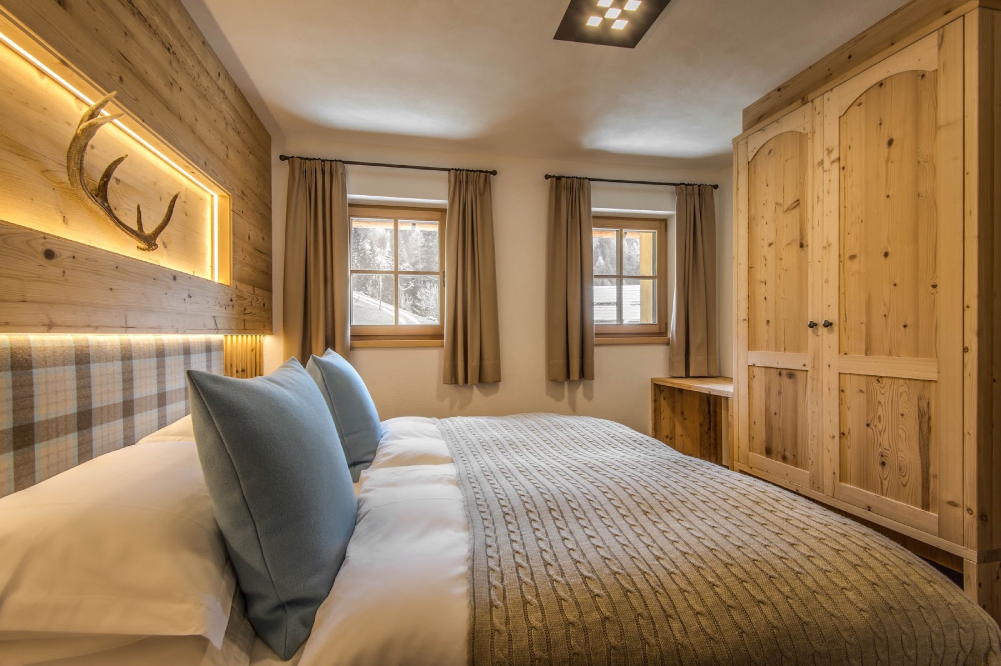 Mountain Chalet Pia — image 2