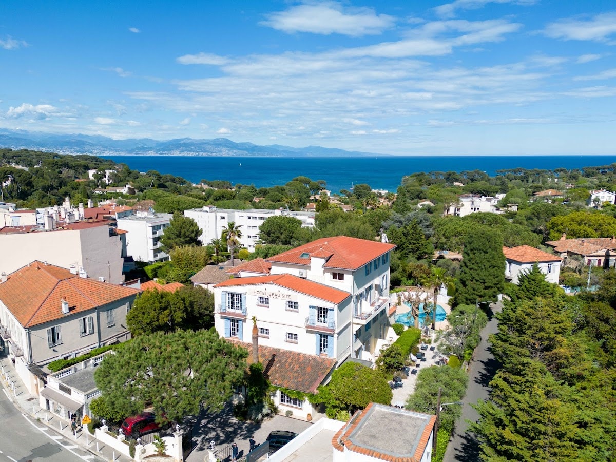 Hôtel Beau Site — destination wedding venue in 06160 Antibes, France