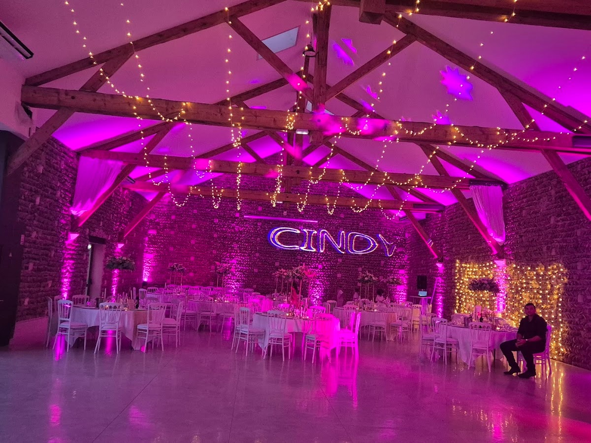 Mas de Coupie — destination wedding venue in 13430 Eyguières, France