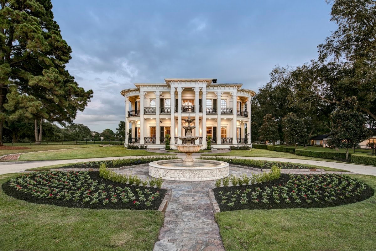 Sandlewood Manor, destination wedding venue in TX 77377, United States