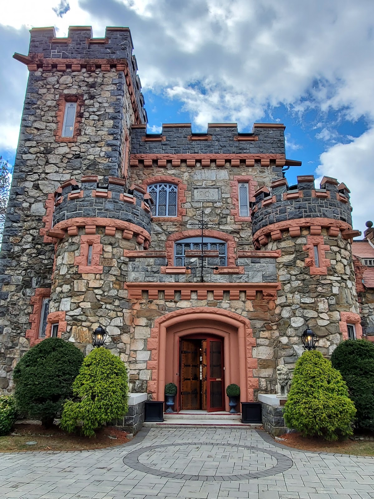 Searles Castle, destination wedding venue in NH 03087, United States