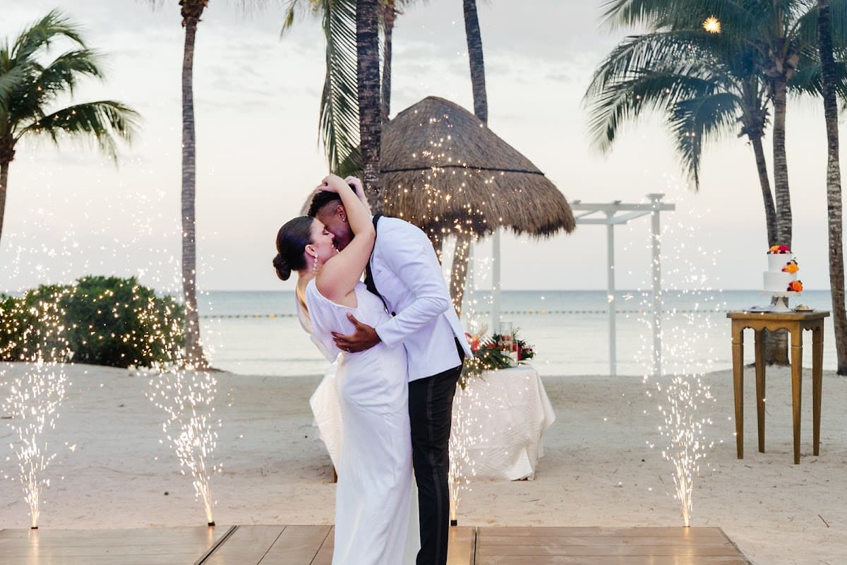 Amorcito Corazón Studio — wedding photographer in Cancun