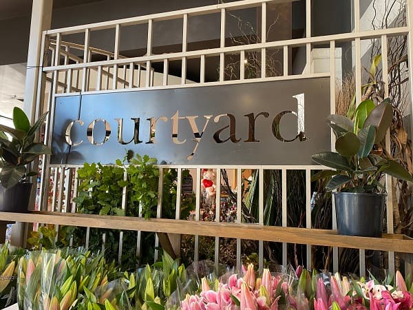 Bountiful Courtyard Florist - Flower Delivery Northern Suburbs — wedding florist in Melbourne