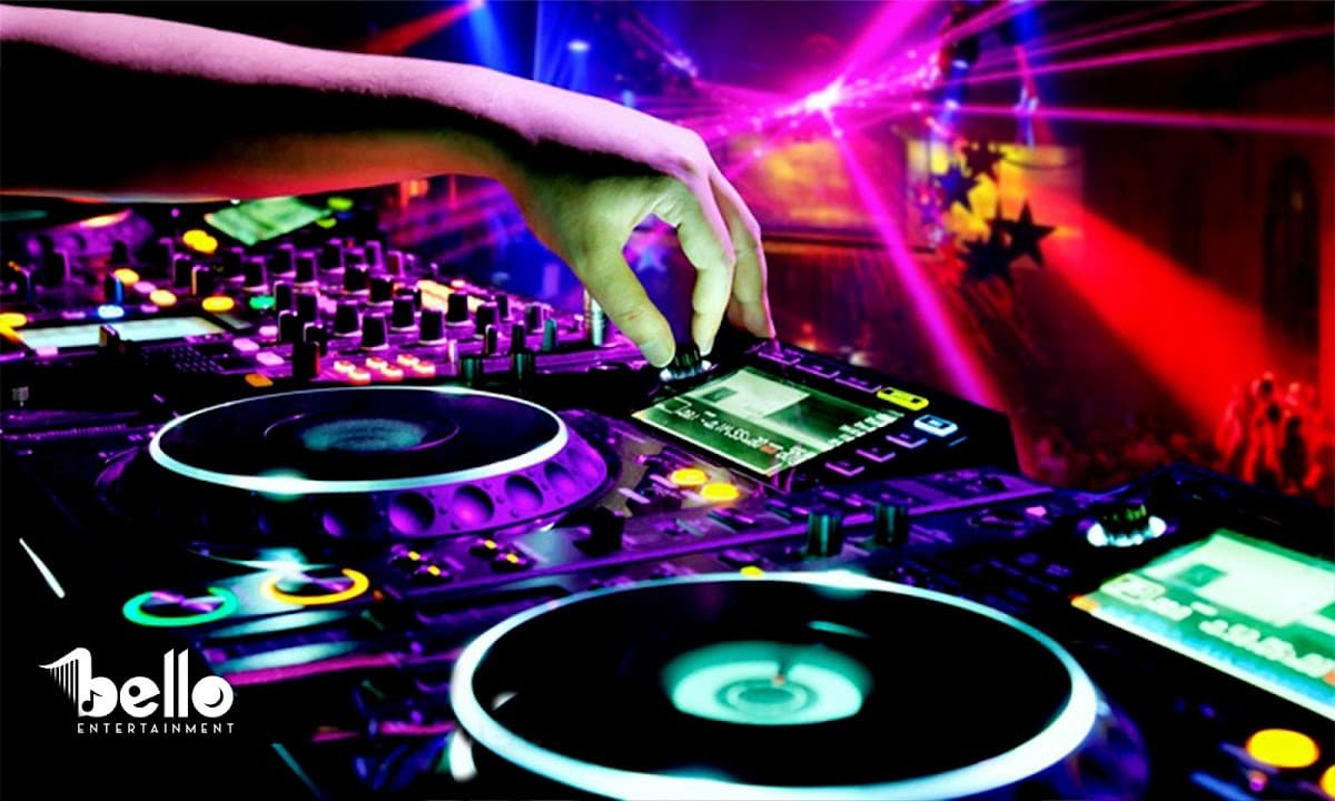 DJ's and Photo Booths - Bello Entertainment — wedding dj in Miami