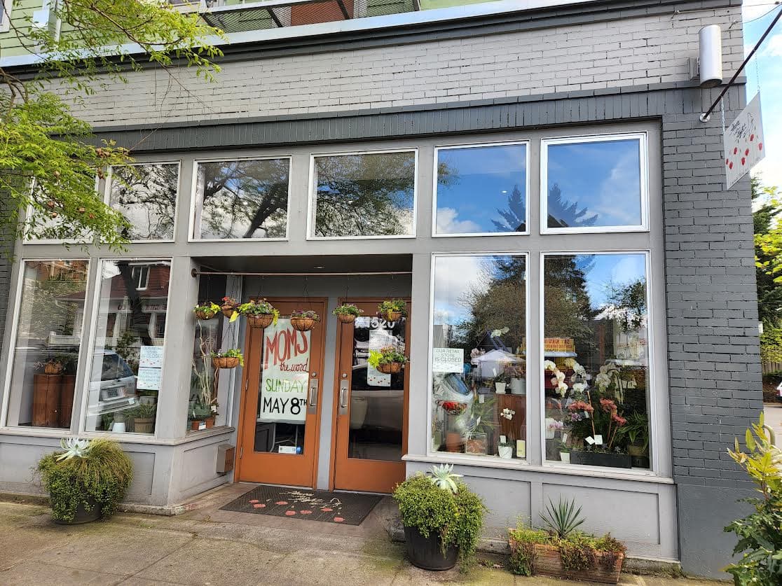 Flowers In Flight — wedding florist in Portland