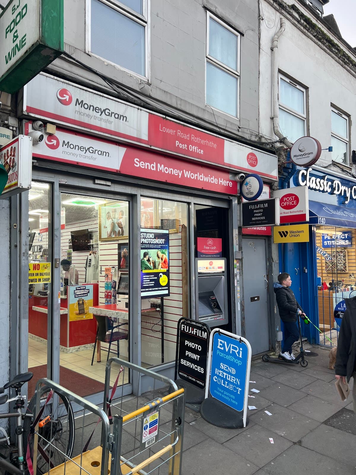 Surrey Quays Photo Studio — wedding photographer in London