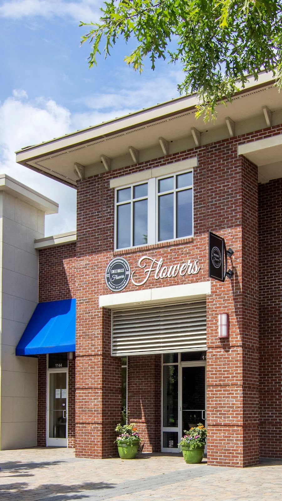 Sweetgrass Flowers, Fine Wine & Gourmet — wedding florist in Charleston