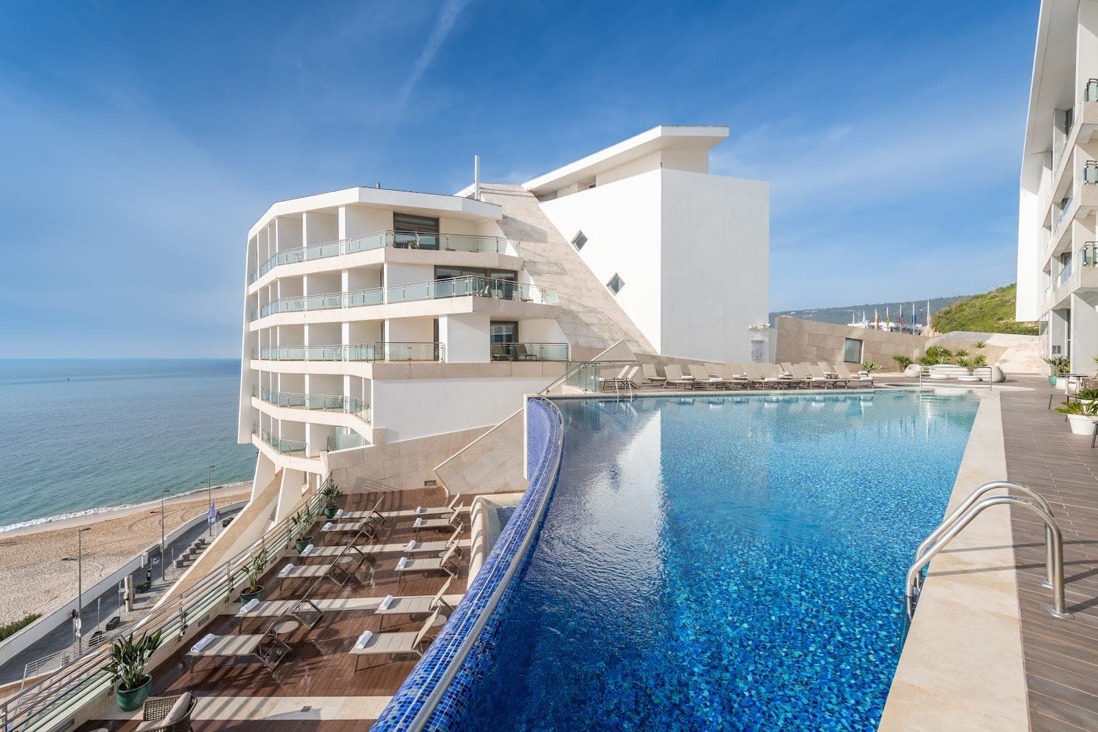 Hotel with infinity pool and ocean view