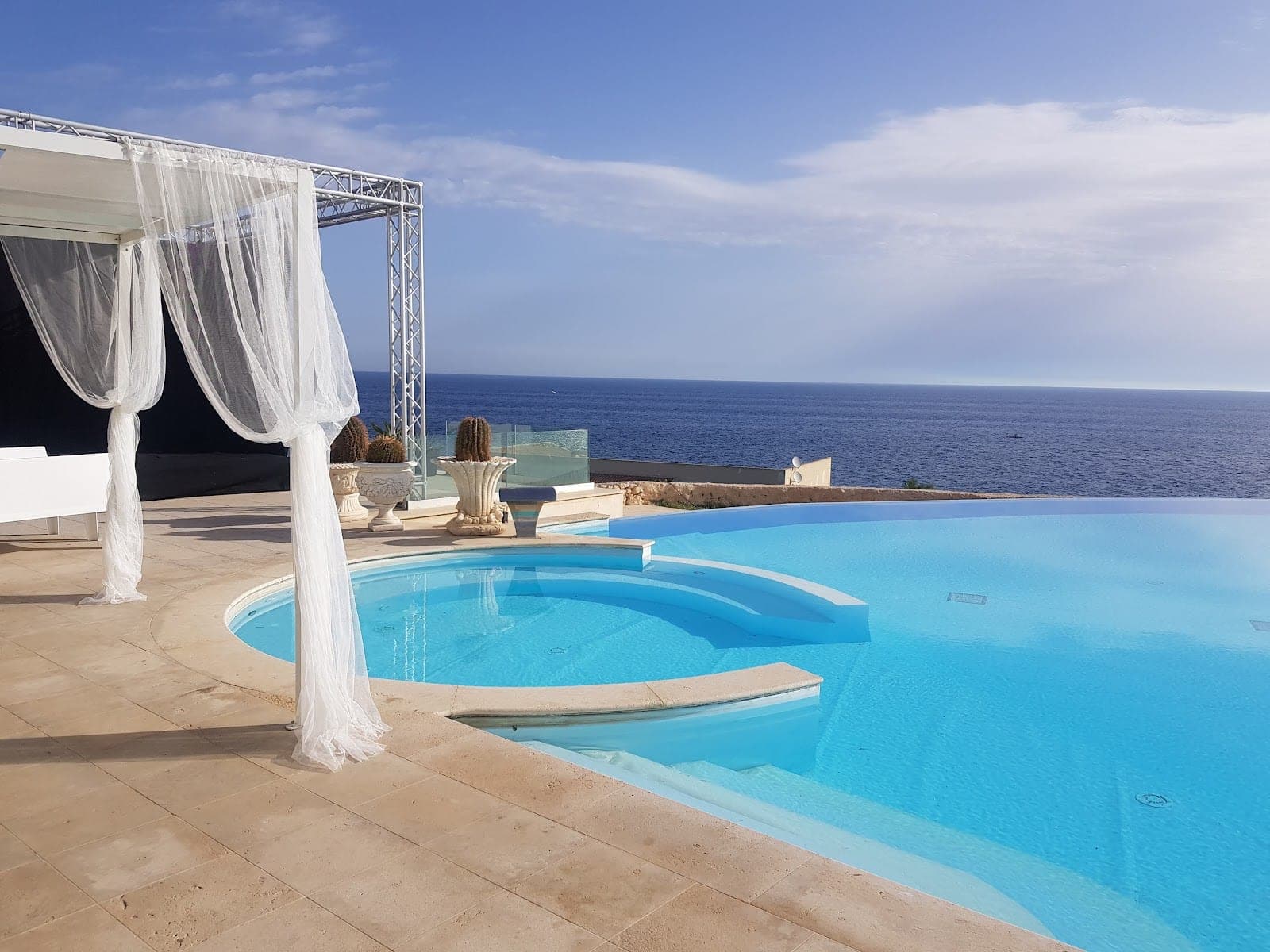 Swimming pool and gazebo overlooking the sea