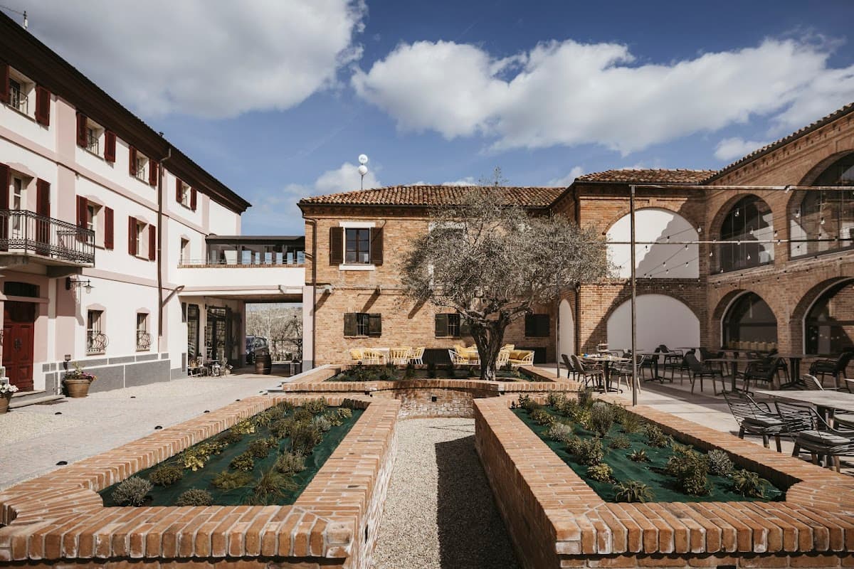 Almaranto Relais Boutique Hotel: destination wedding venue in Calamandrana, Italy