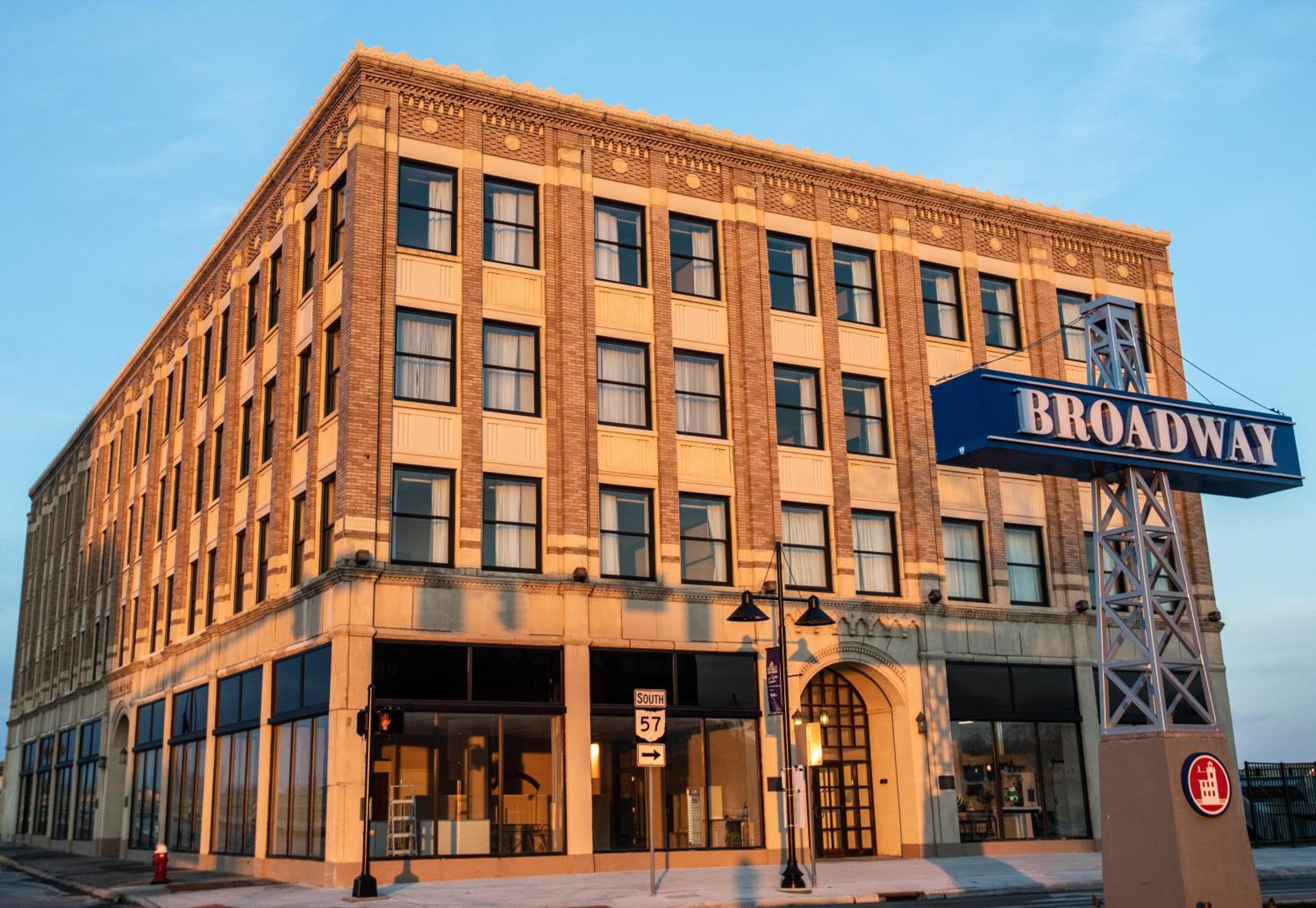 Ariel Broadway Hotel, wedding venue in Lorain, United States