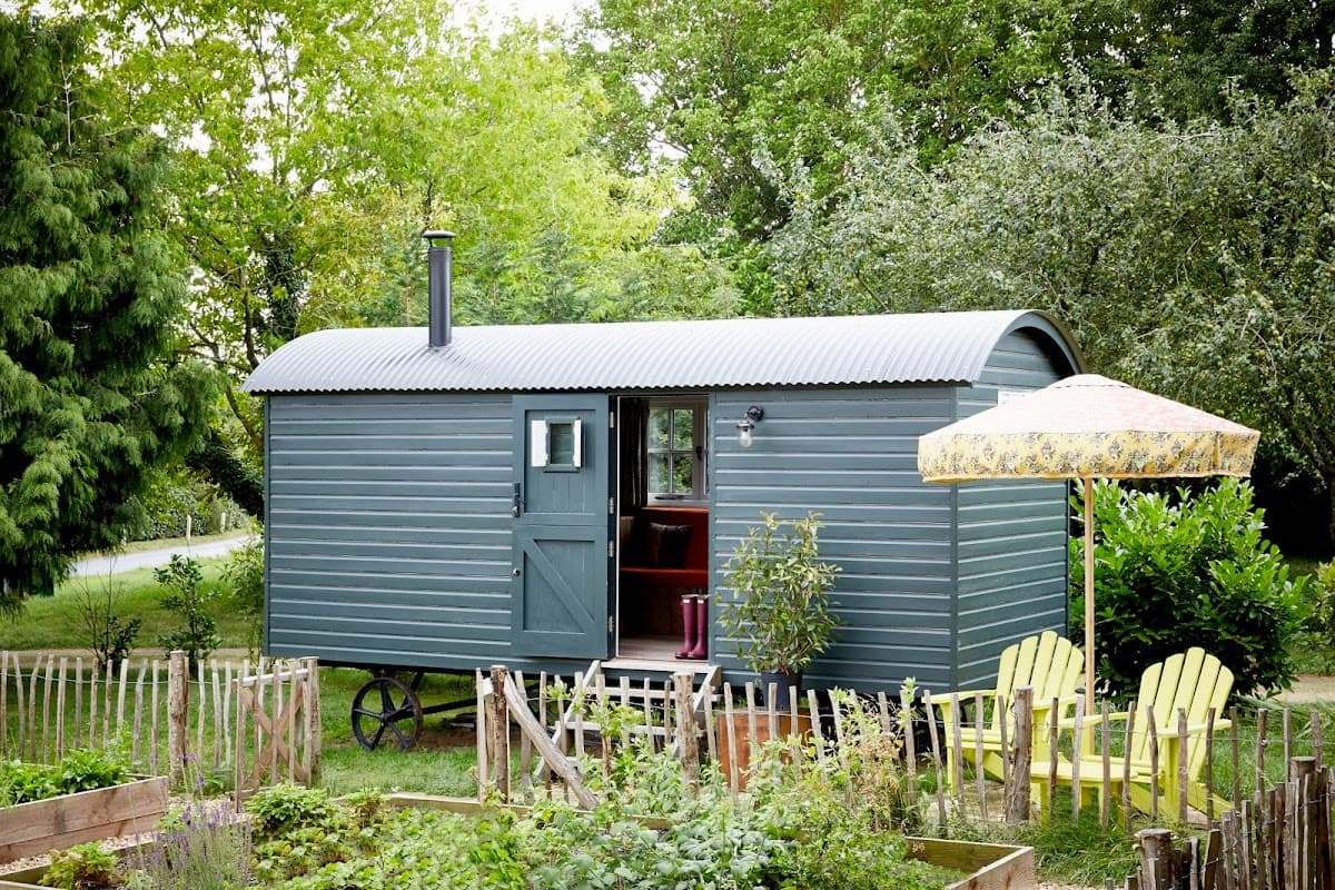 Artist Residence Oxfordshire: destination wedding venue in Witney OX29 6XN, UK