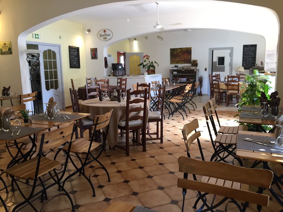 Auberge de La Table Ronde: destination wedding venue in 83560 Vinon-sur-Verdon, France
