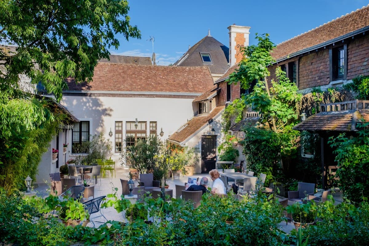 Auberge du Bon Laboureur: destination wedding venue in 37150 Chenonceaux, France
