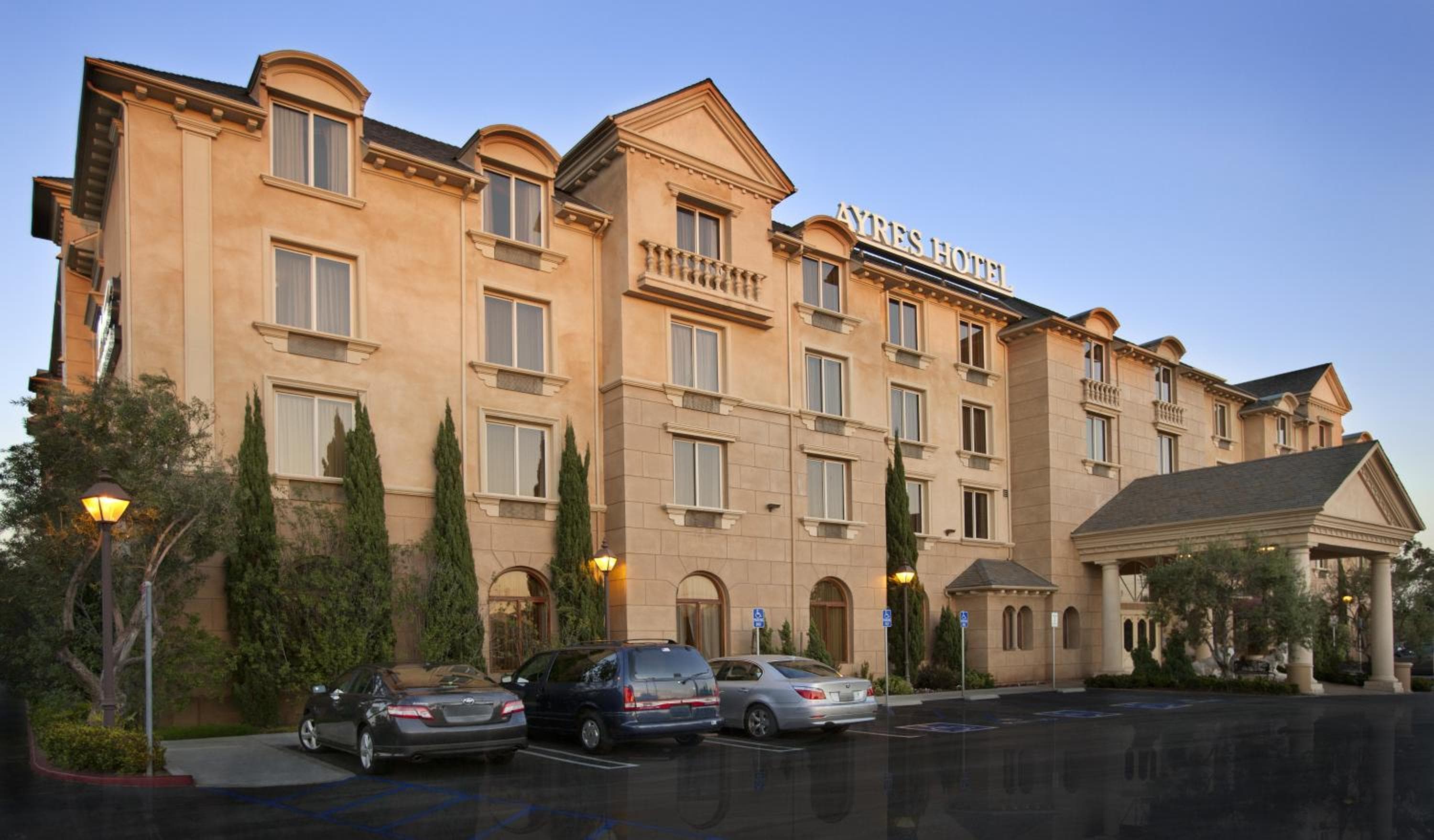 Ayres Hotel Manhattan Beach, wedding venue in Hawthorne, United States