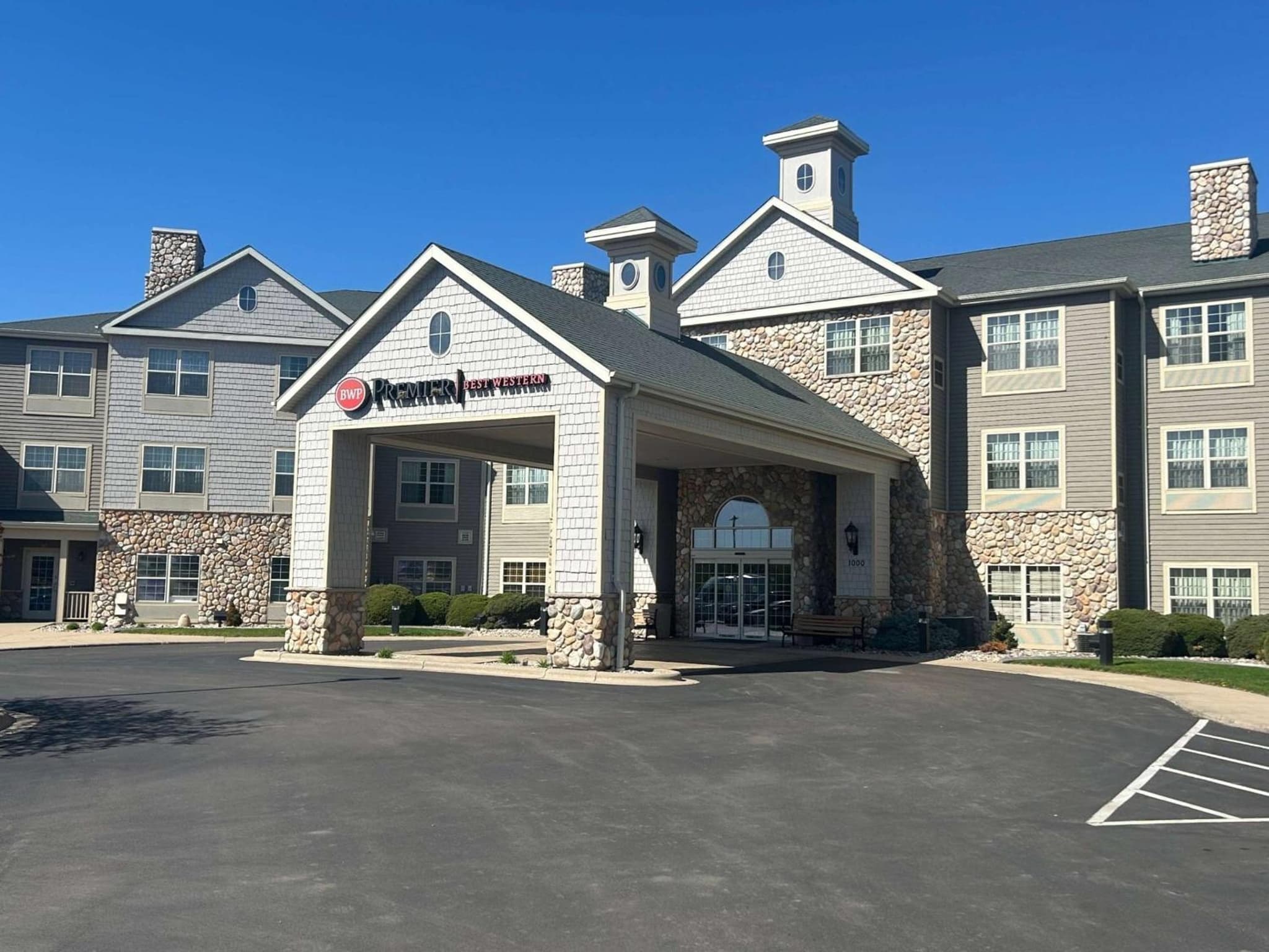 Best Western Premier Bridgewood Hotel Resort, wedding venue in Neenah, United States