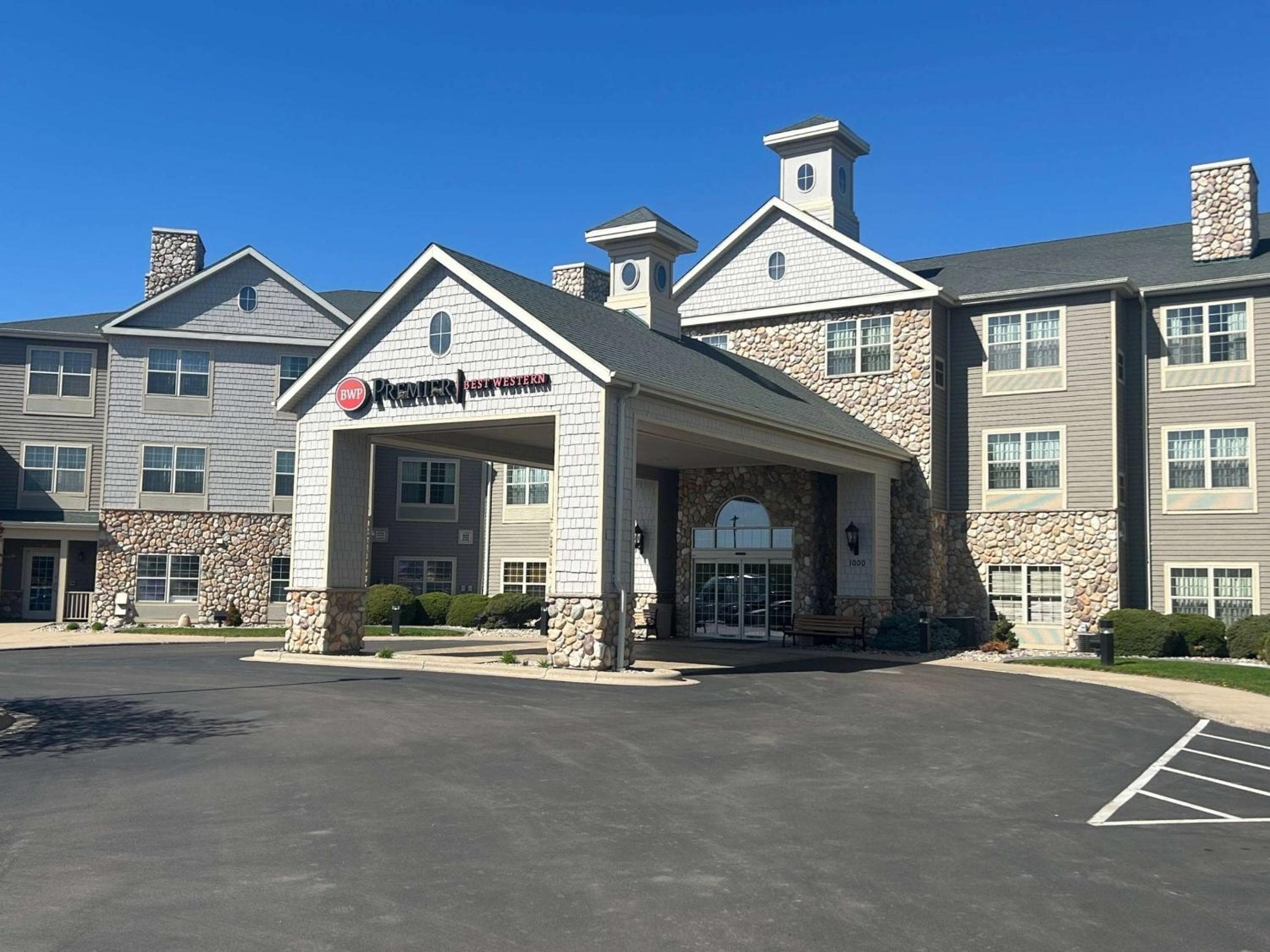 Best Western Premier Bridgewood Hotel Resort, wedding venue in Neenah, United States