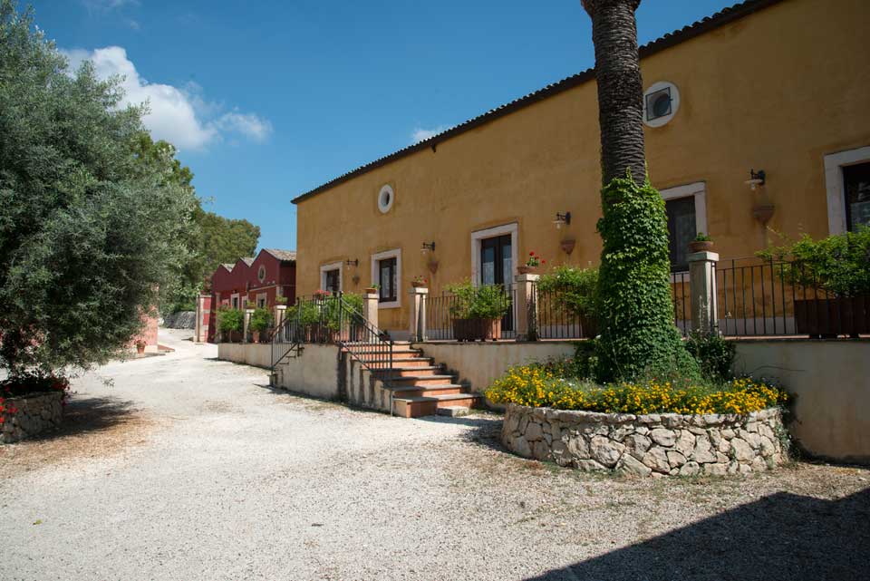 Borgo degli Ulivi: destination wedding venue in 96010 Palazzolo Acreide SR, Italy