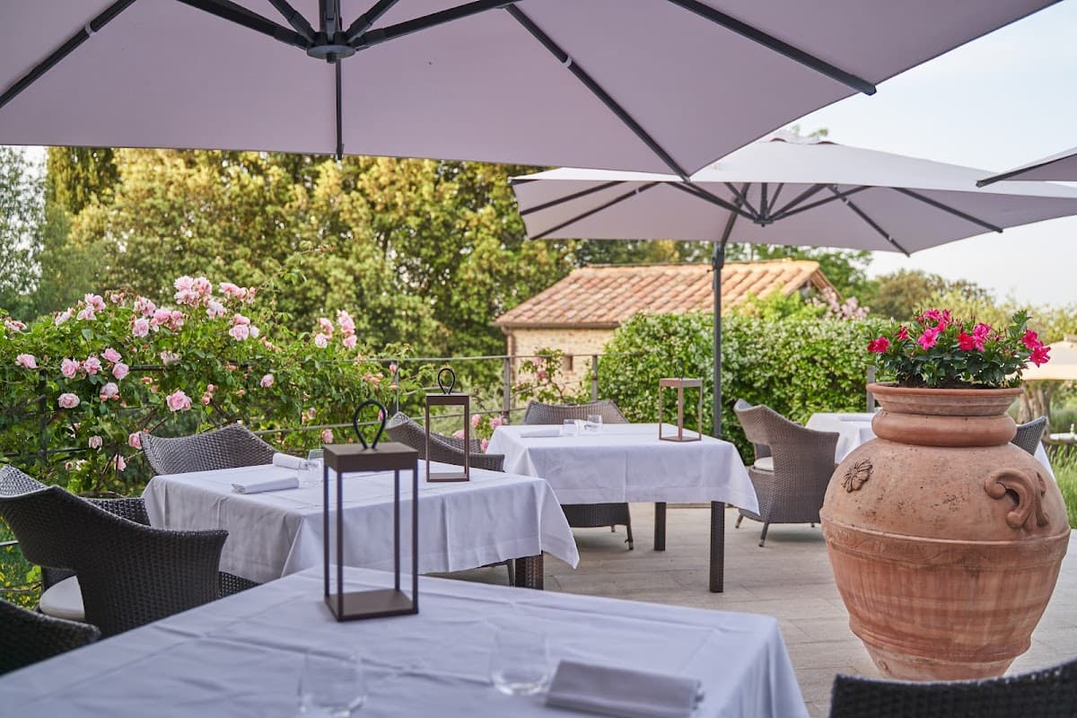Boutique Hotel Poggio Piglia: destination wedding venue in 53043 Macciano SI, Italy