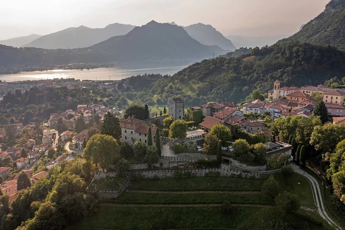 Castello di Rossino: destination wedding venue in 23801 Calolziocorte LC, Italy