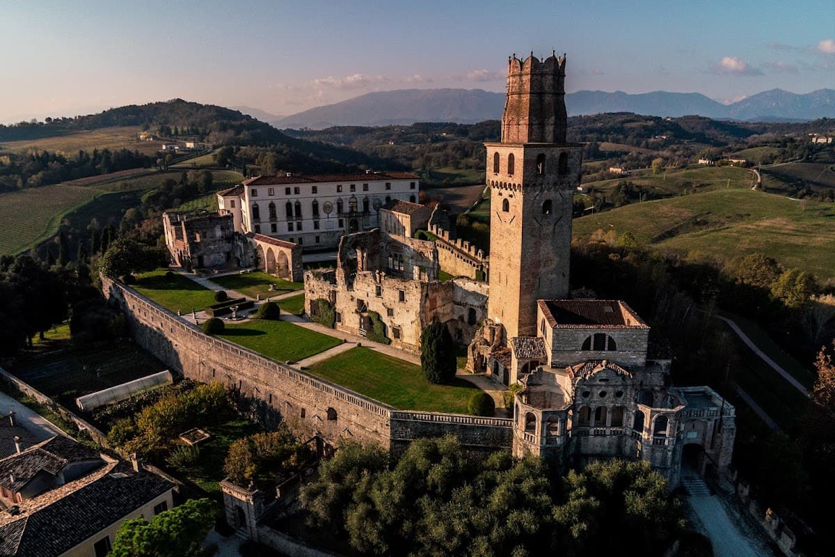 Castello di San Salvatore: destination wedding venue in Susegana, Italy