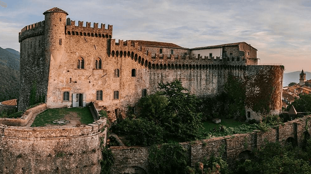 Castello Malaspina: destination wedding venue in 54035 Fosdinovo MS, Italy