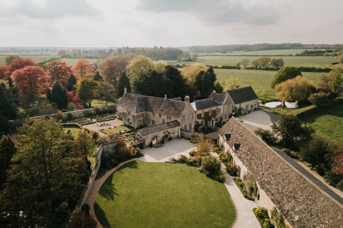 Caswell House: destination wedding venue in Brize Norton OX18 3NJ, UK