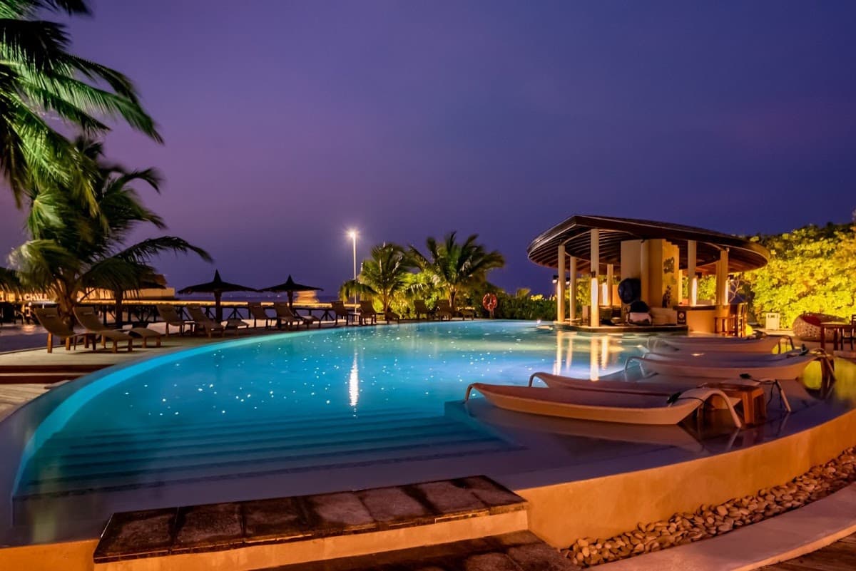 Centara Ras Fushi Resort: destination wedding venue in Boduthakurufaanu Magu, Maldives