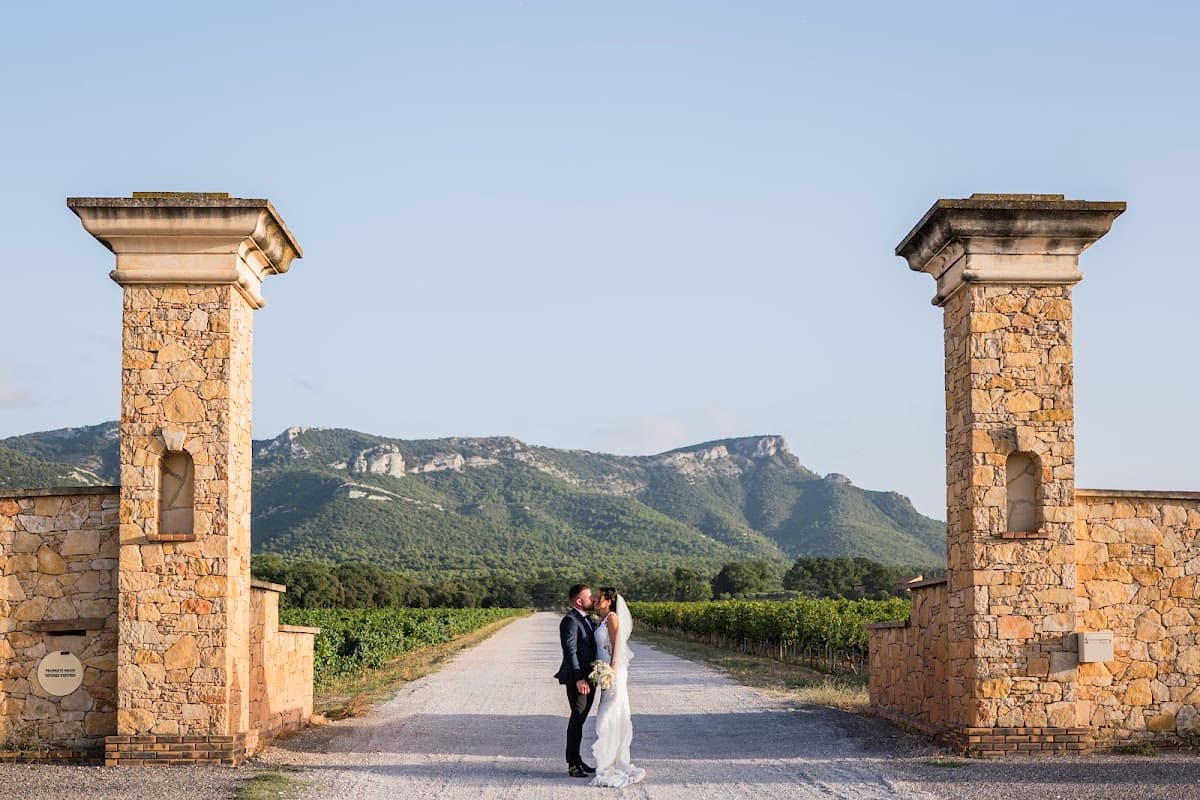 Château De Roquefeuille - Domaine Wine - Mariages - Hébergements: destination wedding venue in 83910 Pourrières, France