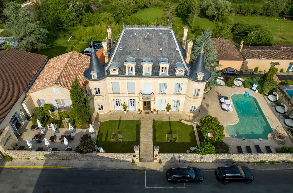 Château Hôtel Edward 1er: destination wedding venue in 24540 Monpazier, France