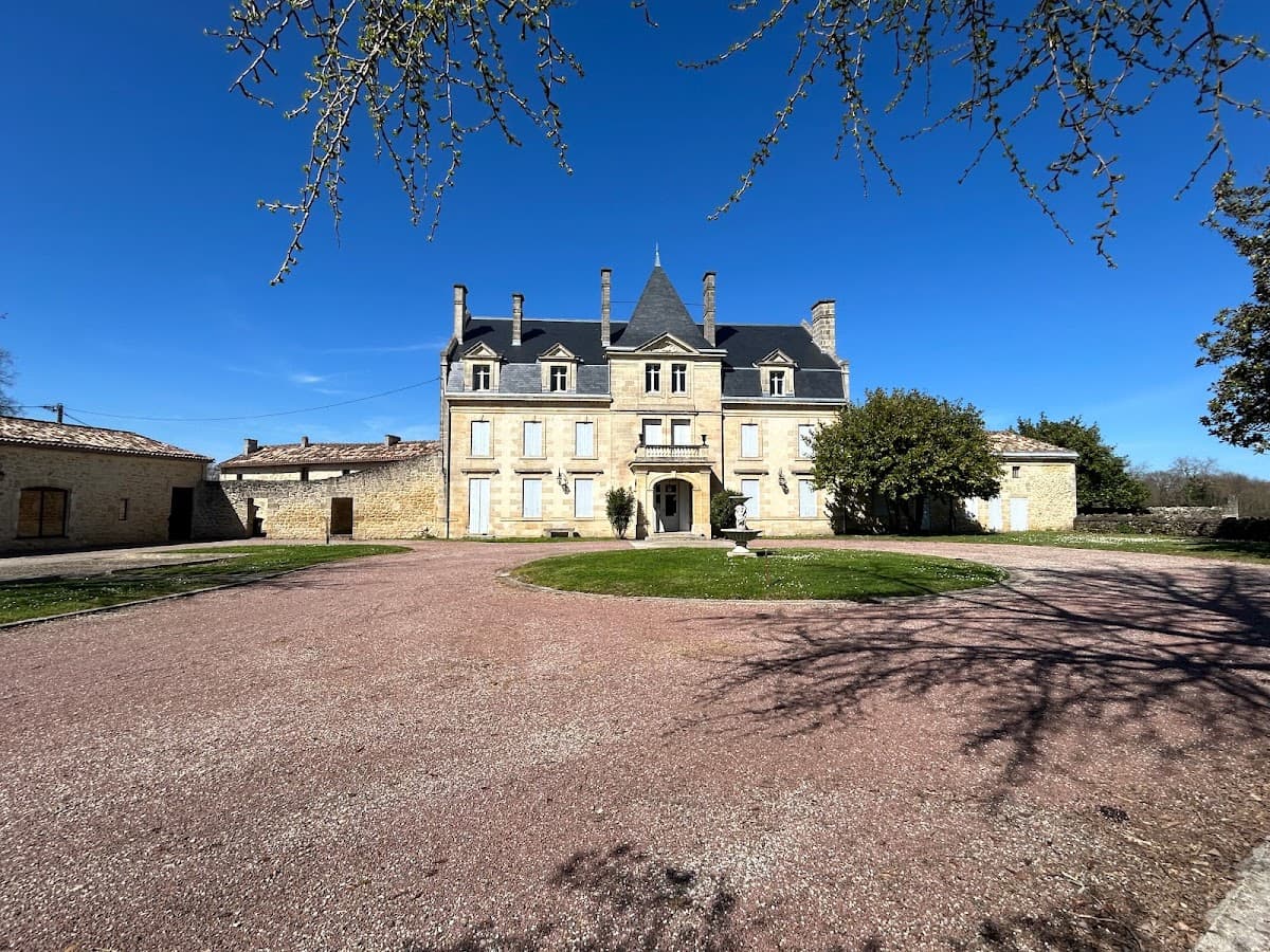 Château Julie: destination wedding venue in 11 Rue de Naudonnet, 33240 Lieu-dit Naudonnet France