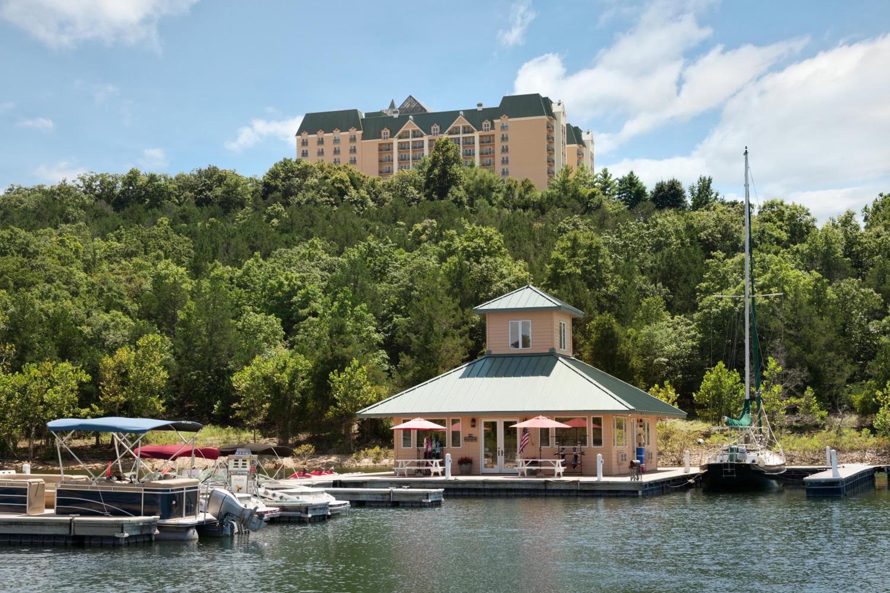 Chateau on the Lake Resort Spa and Convention Center, wedding venue in Branson, United States
