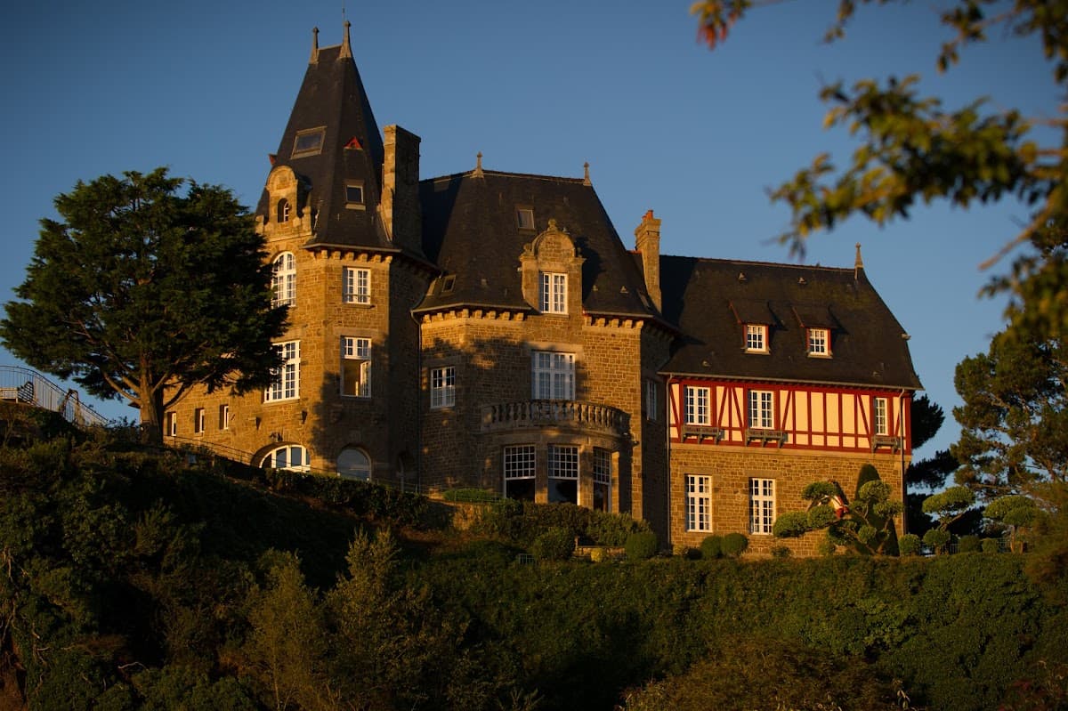 CHATEAU RICHEUX - LES MAISONS DE BRICOURT: destination wedding venue in 35350 Saint-Méloir-des-Ondes, France