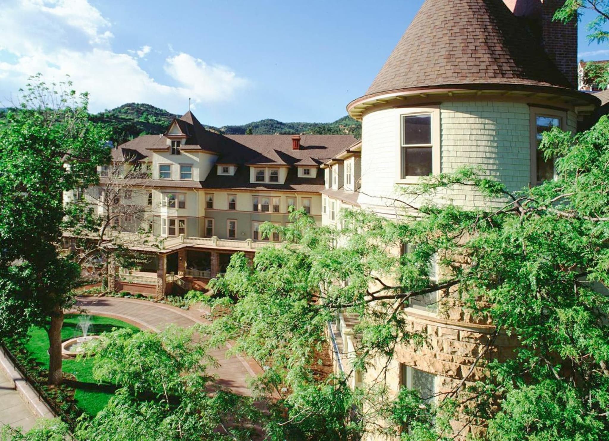 Cliff House at Pikes Peak, wedding venue in Manitou Springs, United States