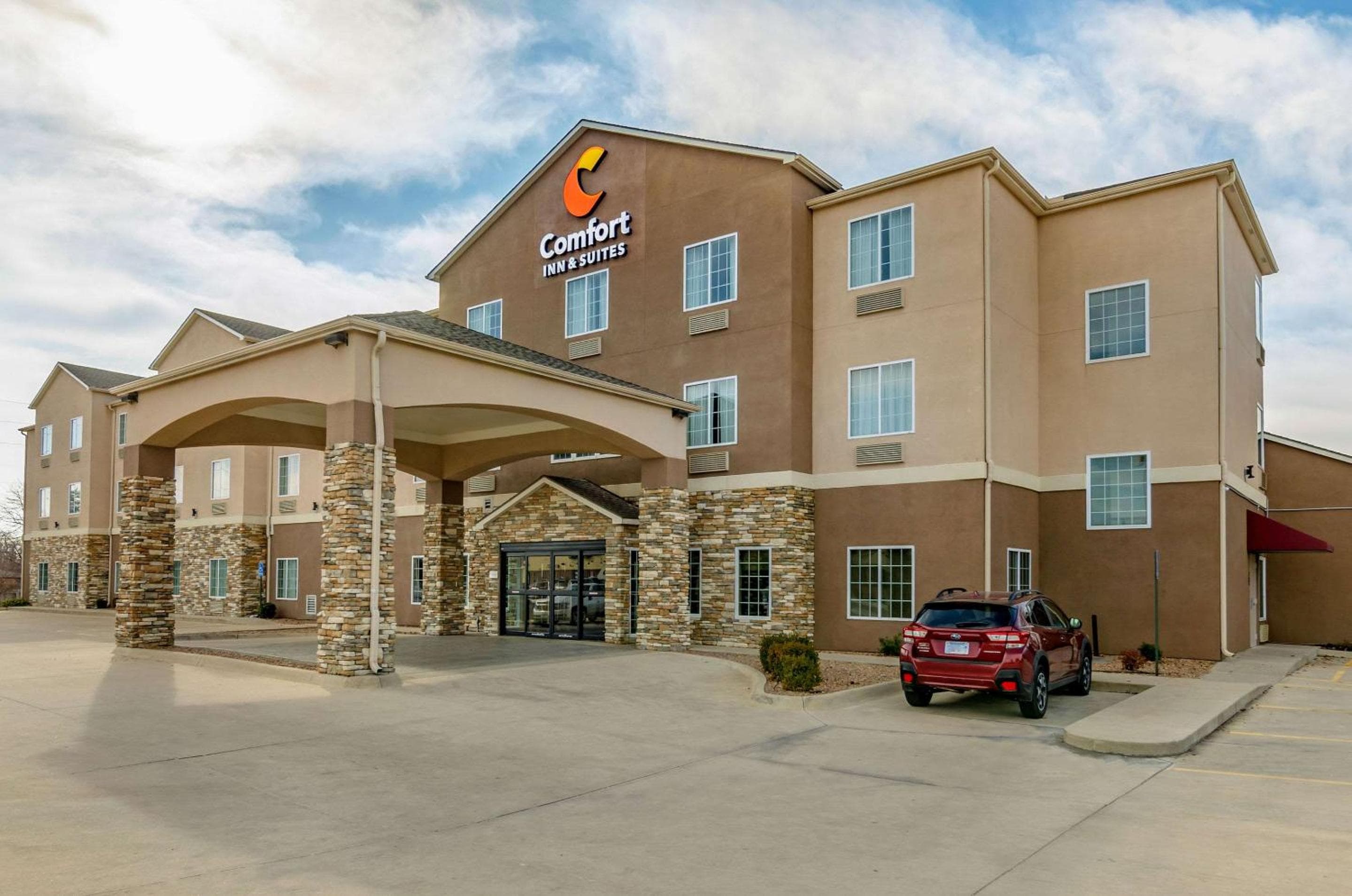 Comfort Inn & Suites near Bethel College, wedding venue in Newton, United States