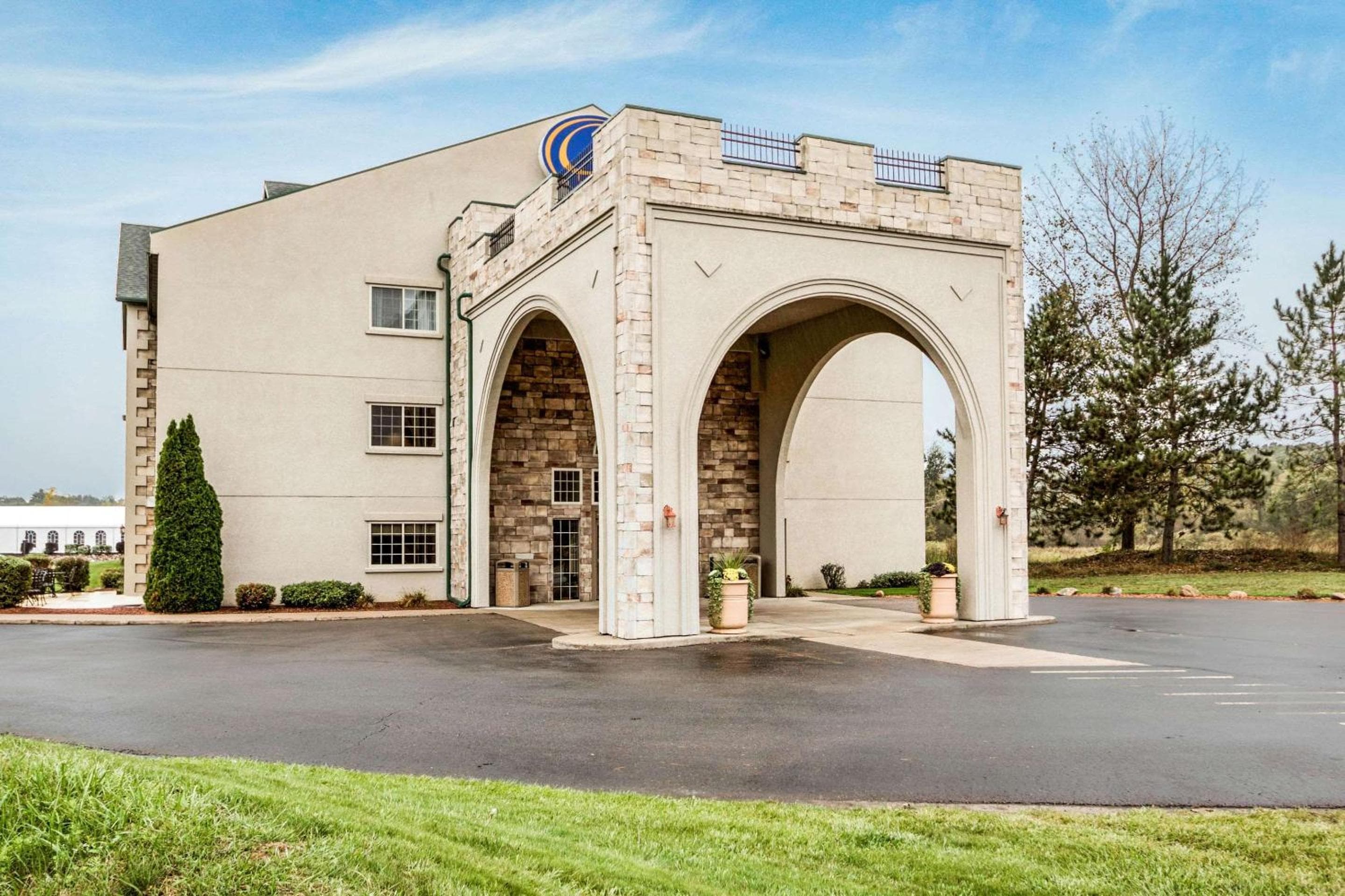Comfort Suites at Par 4 Resort, wedding venue in Waupaca, United States