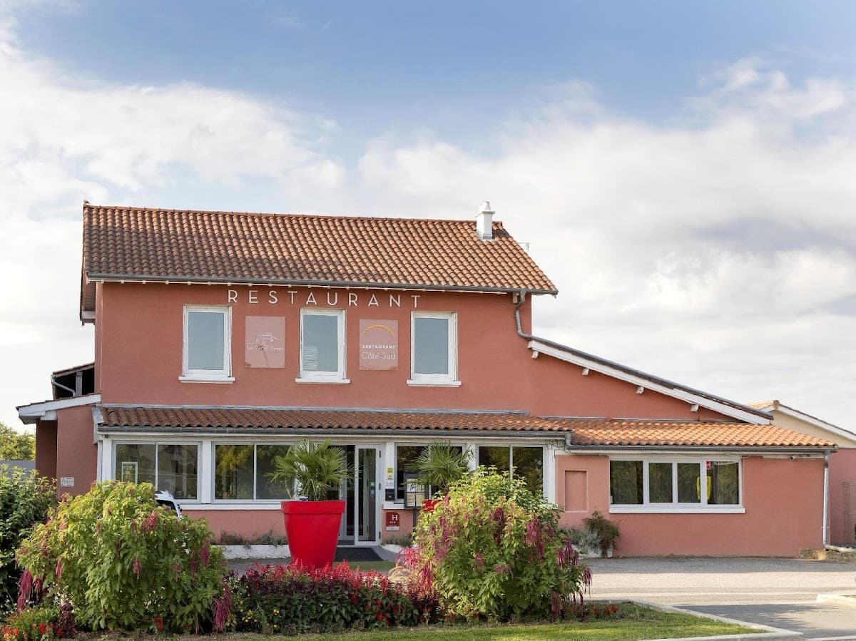 Contact Hôtels Les Pierres Dorées: destination wedding venue in 69480 Ambérieux, France