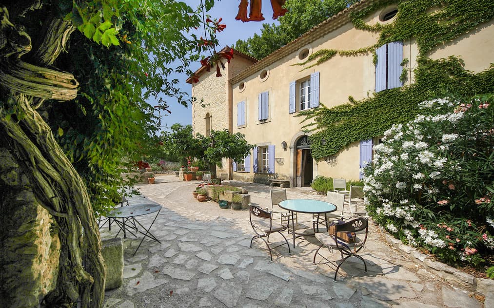 Domaine Les Carmes & Spa: destination wedding venue in 84250 Le Thor, France