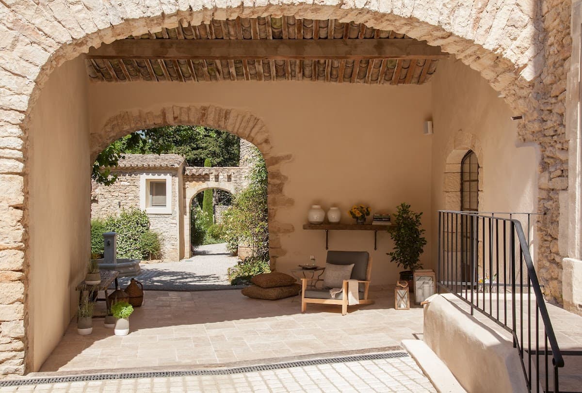 Domaine Les Martins Guest house, Bed and Breakfast/chambres d'hôtes piscine/swi. pool in the Luberon — destination wedding venue in 84220 Gordes, France