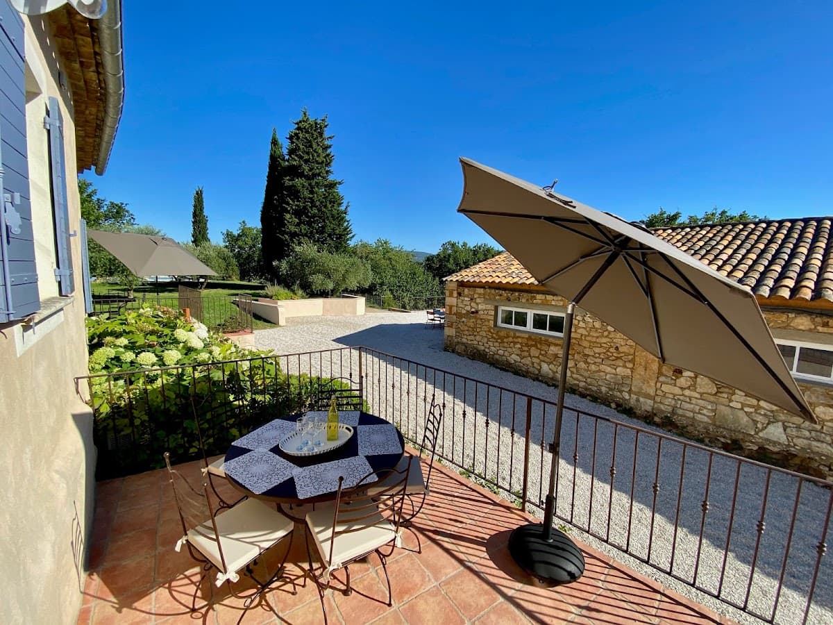 Domaine Perréal, Chambres, Gîtes, Caveau dégustation, Restaurant: destination wedding venue in 84400 Gargas, France